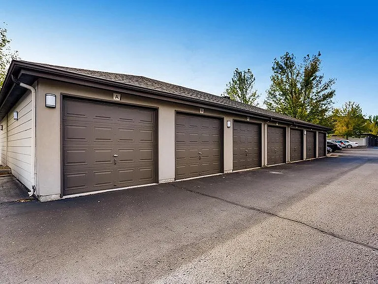 Allure Apartments — Photo 31