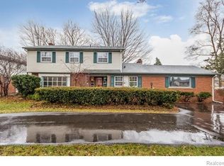 17381 Redwood Ave, Lathrup Village, MI 48076
