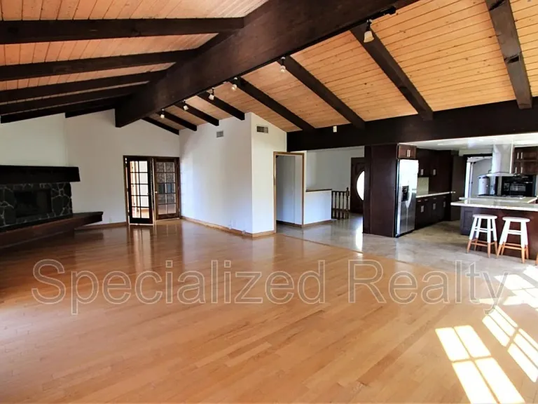 3694 Berwick Dr — Photo 2