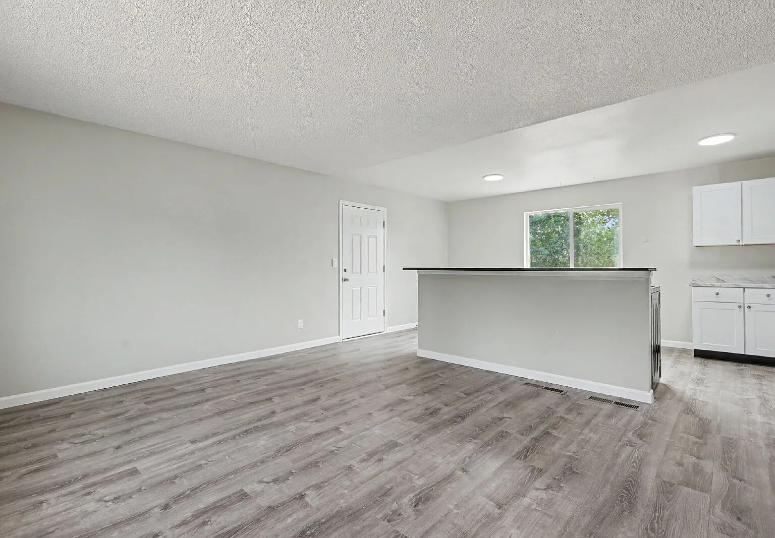 2 bed, 1.5 bath, 1420 sqft, $1,695 — Photo 4