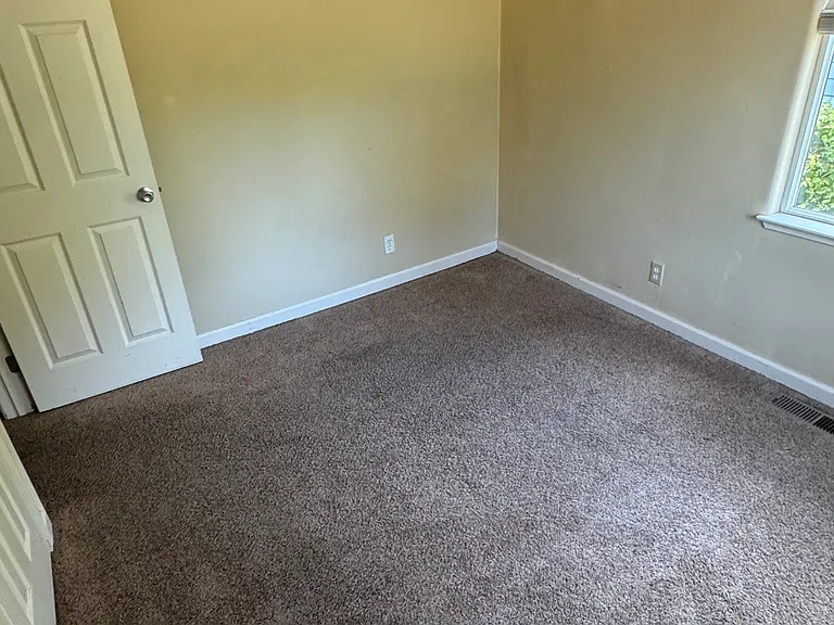 223 Poplar St — Photo 3