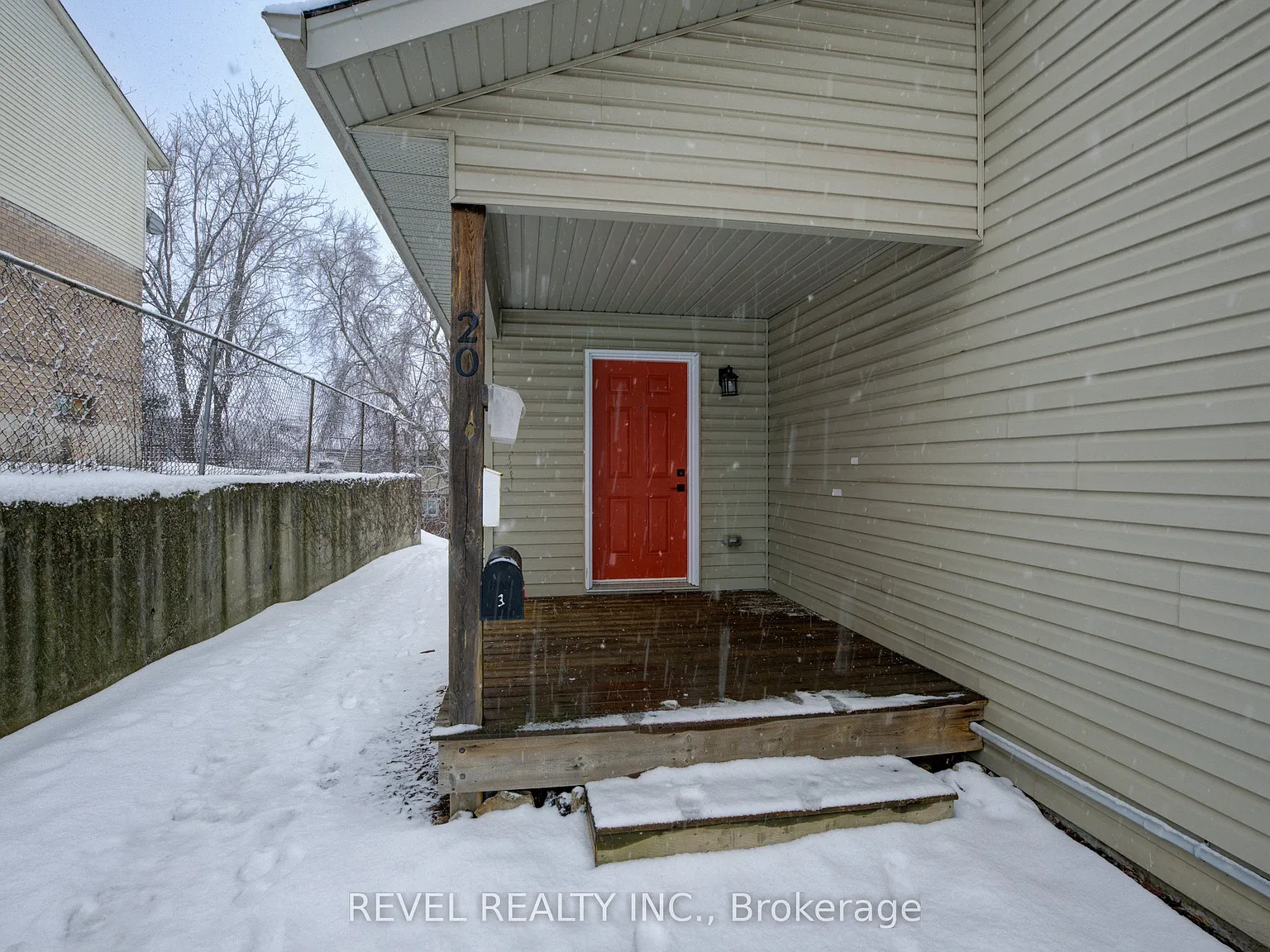 3 bed, $2,000 — Photo 2