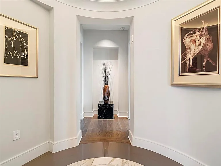 3376 Peachtree Rd #44B — Photo 33