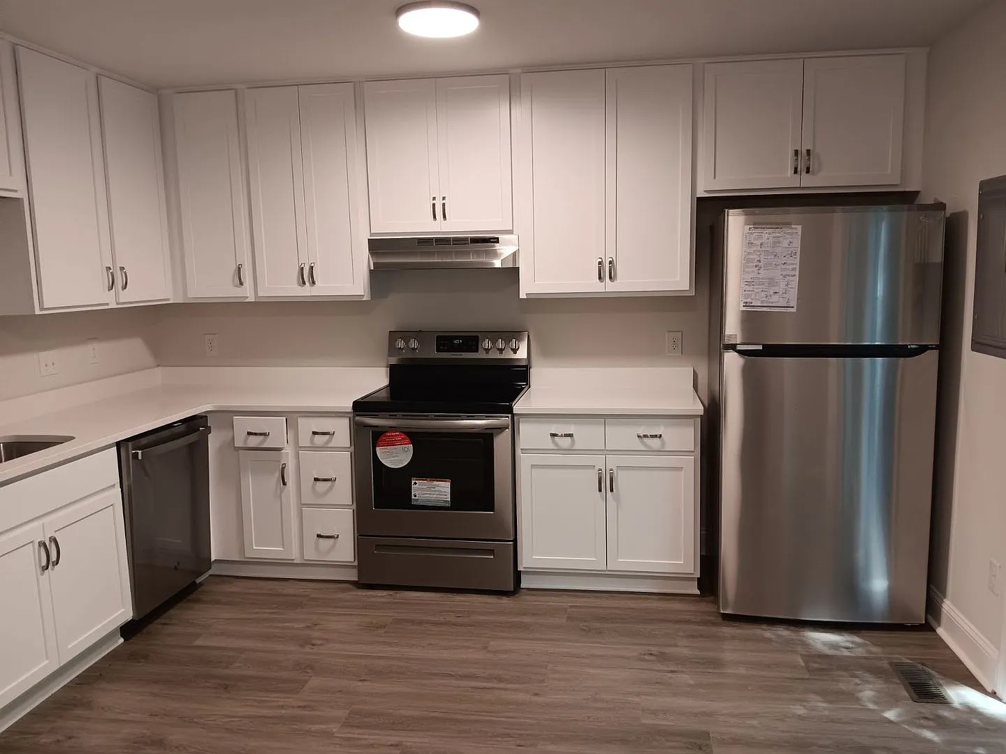 Newly Remodeled 2BD, 1.5BA Raleigh Townhome with Private Deck — Photo 2