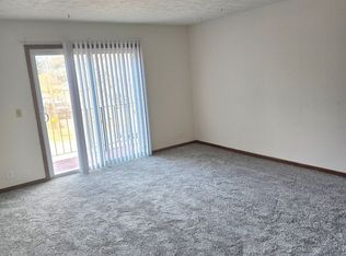 621 N 48th St APT 10, Omaha, NE 68132