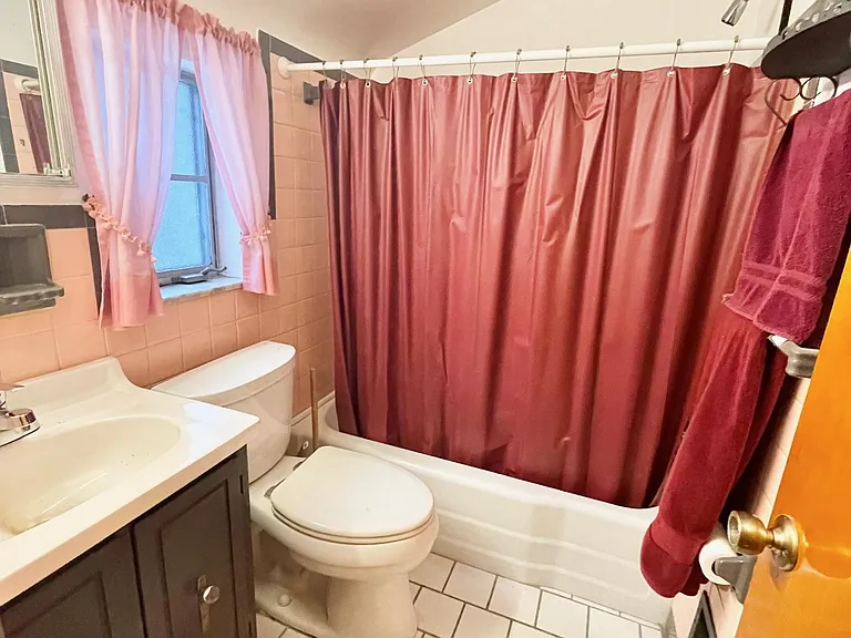 225 Alries St — Photo 13