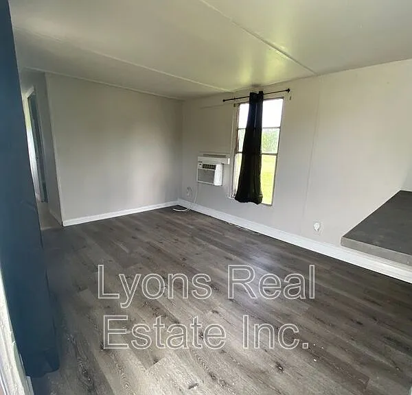 8086 Heck Dr #6 — Photo 10