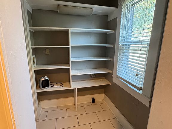 3rd image of 305 Virginia St