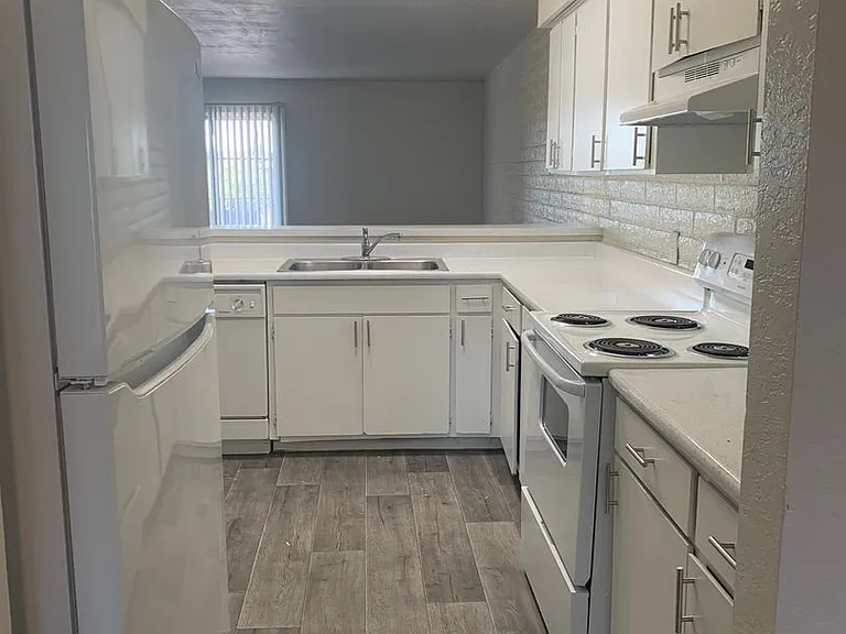 Taylor Heights Apartments — Photo 33