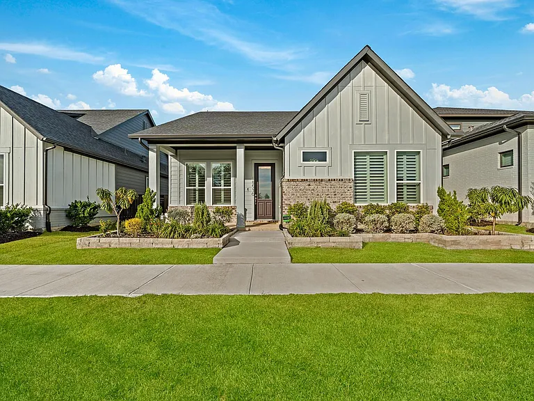 18530 Joyous Ln — Photo 1