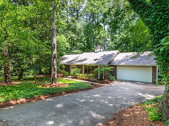 4th image of 2805 Burtz Dr