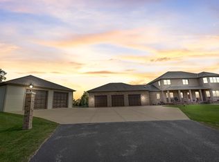 W6383 Hackbarth Rd, Fort Atkinson, WI 53538