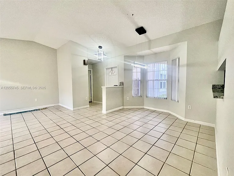 5508 NW 101st Ct — Photo 9