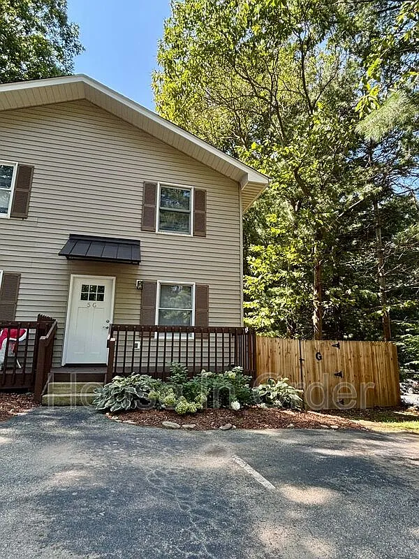 2 bed, 1.5 bath, 1140 sqft, $1,460 — Photo 1