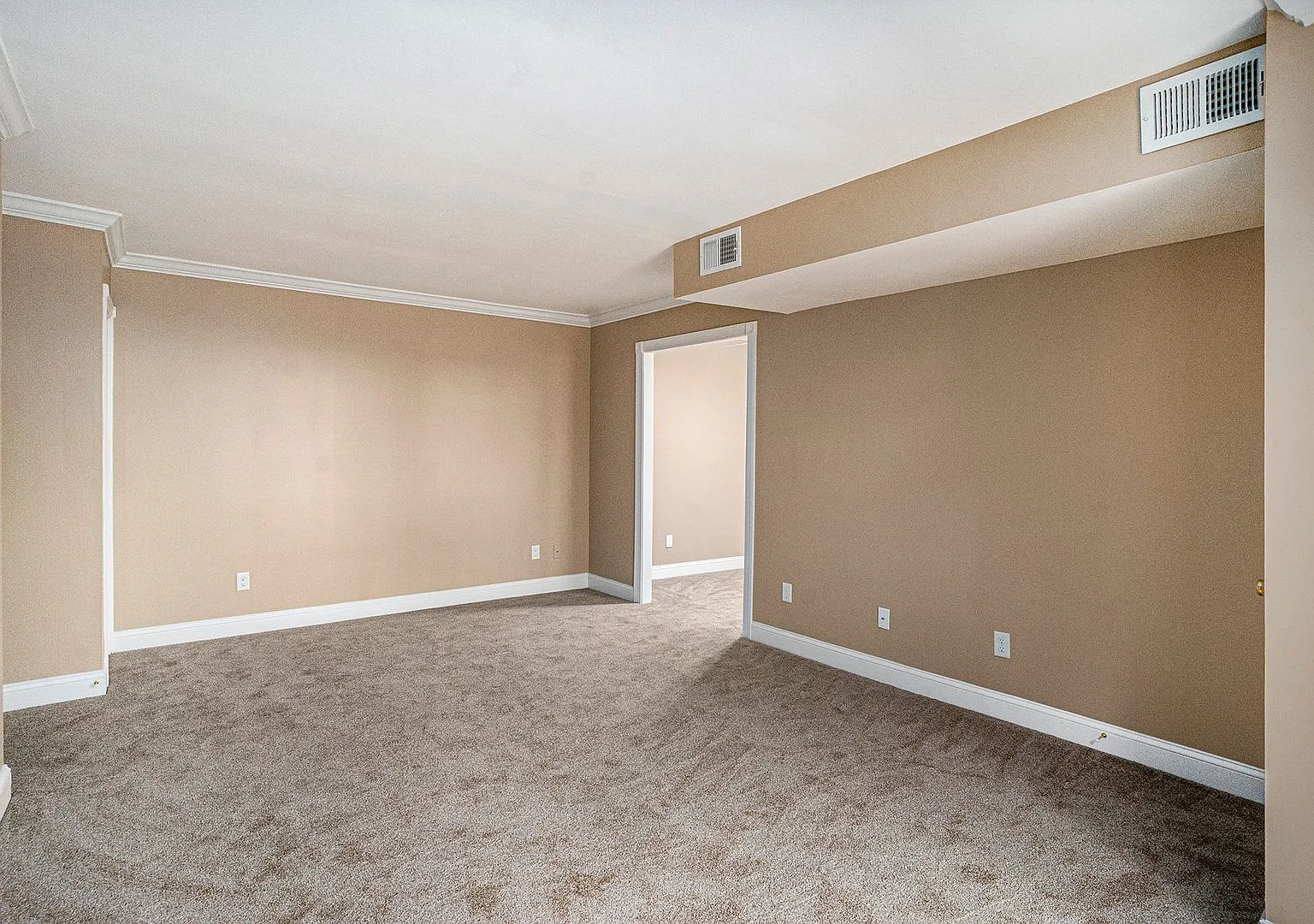 Maple Court Apartments — Photo 3