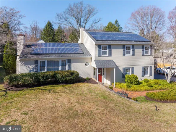 904 Hummingbird Ln, West Chester, PA 19382