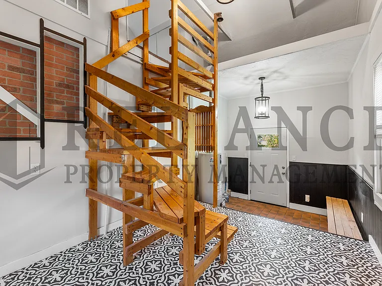 653 Harding St — Photo 7