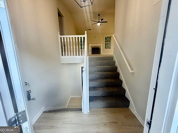 3rd image of 637 Skyland Dr