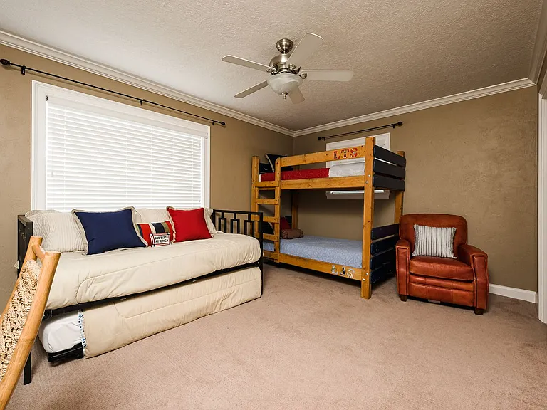 1130 John Anderson Dr — Photo 23