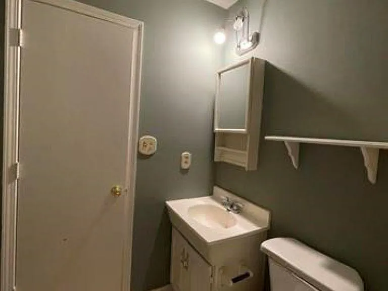 2983 Deshong Dr — Photo 10