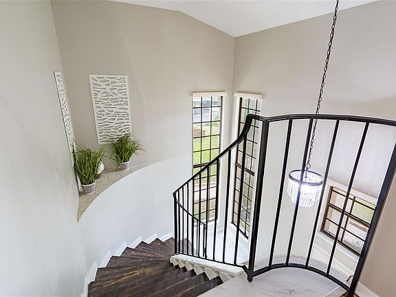 3rd image of 323 Los Prados Dr #323