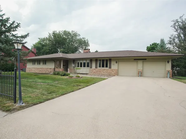 1515 W Washington St, Winterset, IA 50273