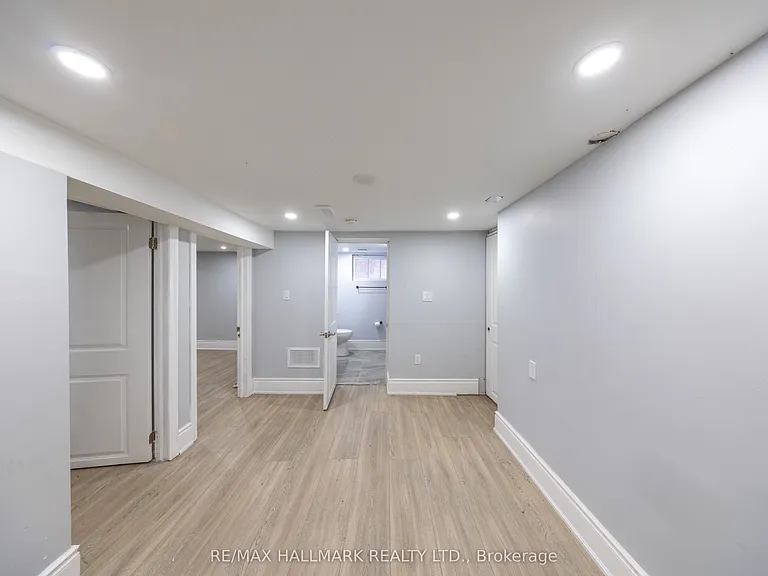559 Ritson Rd S — Photo 24