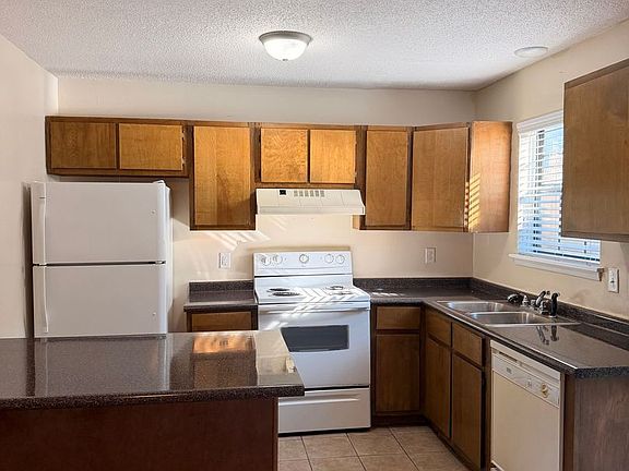 2nd image of 2750 W 12th St APT 2B