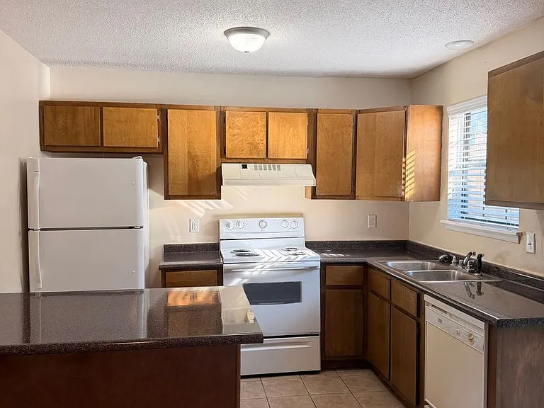 2750 W 12th St #2B — Photo 2