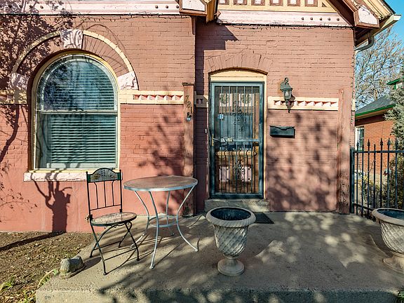 3rd image of 721 W 1st Ave