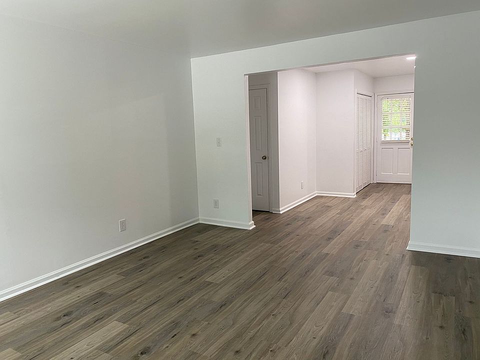 1st image of 525 Bashford Rd