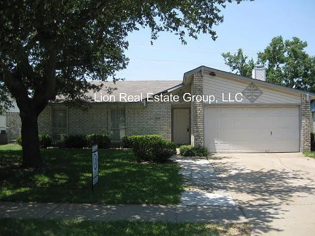 5729 Ridgecove Dr photo 1