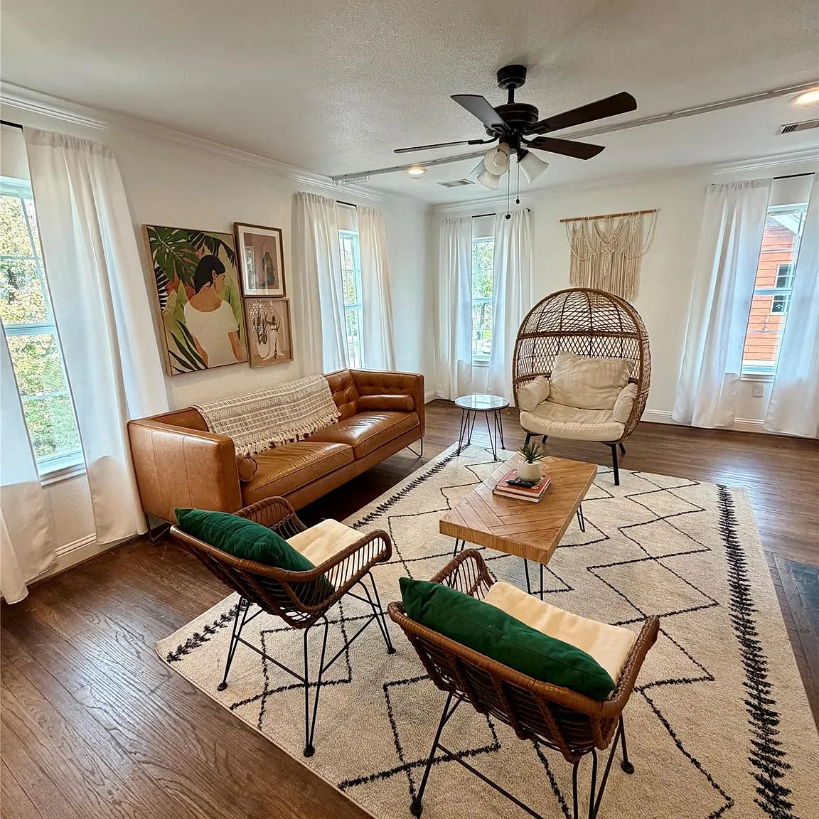 2 bed, 2.0 bath, 2800 sqft, $1,750 — Photo 3