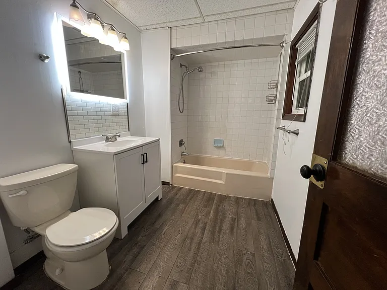6 Carlton St #1 — Photo 12