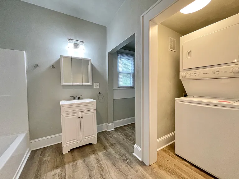 113 E 39th St #2 — Photo 25