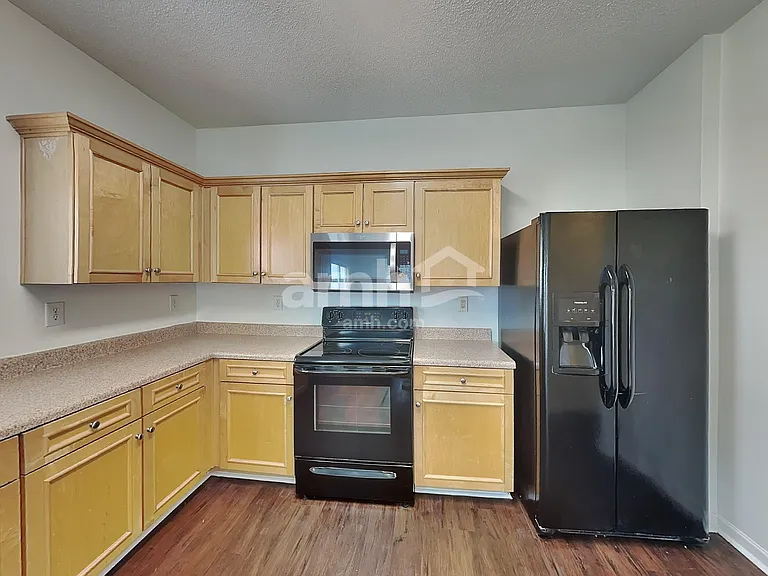 13711 Riding Hill Ave — Photo 3