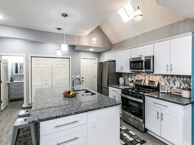 1051 Westmoreland Ave #1 — Photo 6