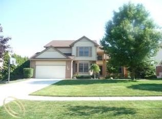 72 Crestfield Ave, Troy, MI 48085