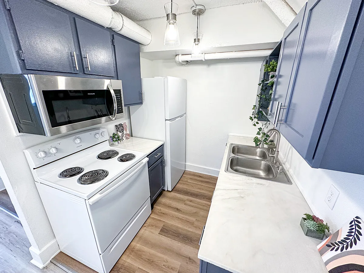 Building Photo - 2600 Kingman Blvd #14