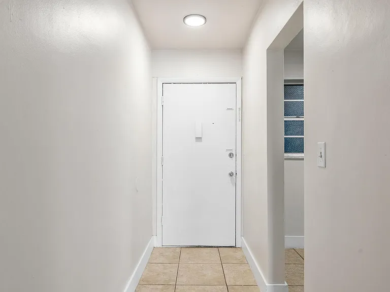 1735 Dewey St #909 — Photo 3