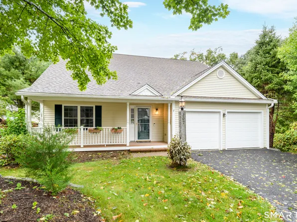 207 Woodlawn Drive #207, Seymour, CT 06483