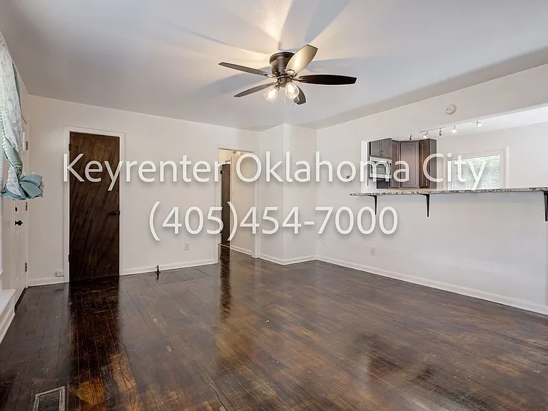 1524 Rowena Ln — Photo 5