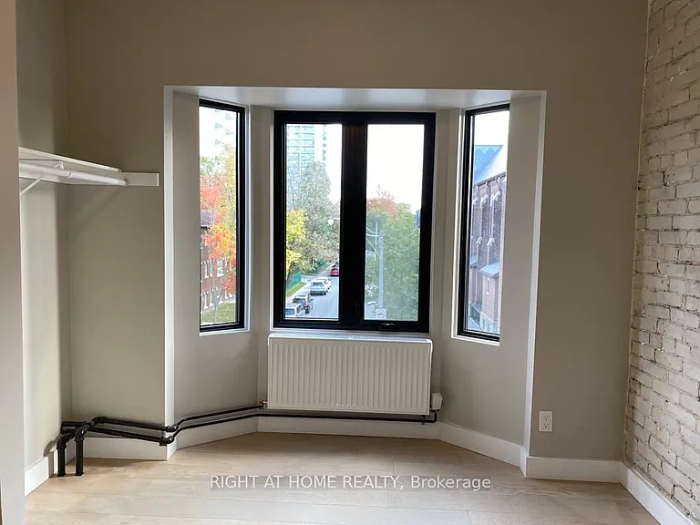 1022 Bloor St W #2A — Photo 6