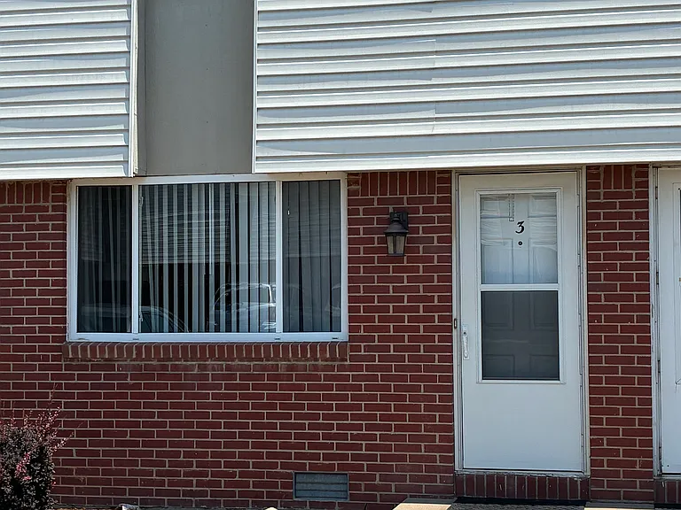 217 Chestnut St #B3 — Photo 2