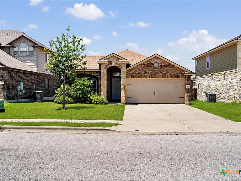 5634 Stonehaven Dr — Photo 2
