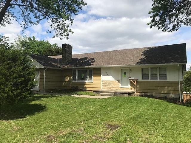 2nd image of 2611 S 40th St