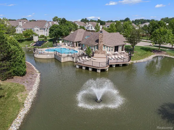 1535 Weatherstone Dr, Ann Arbor, MI 48108