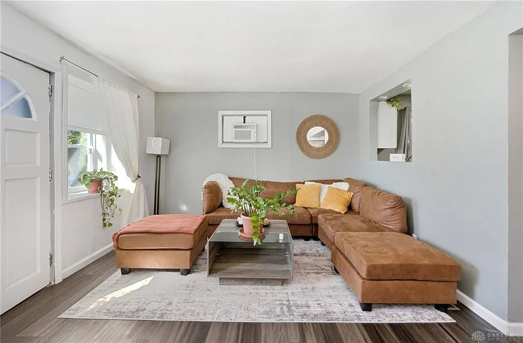 2 bed, 1.0 bath, 2088 sqft, $1,525 — Photo 4