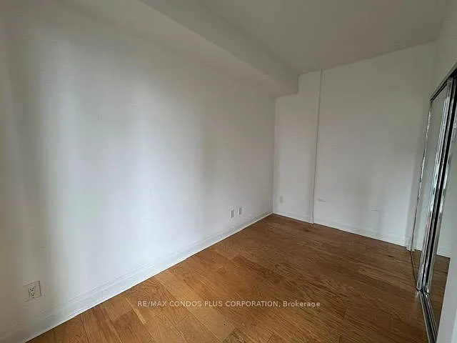 1080 Bay St #409 — Photo 6