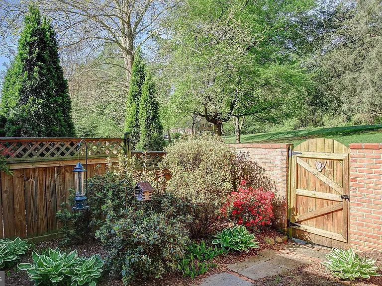 3124 Barnard Ct — Photo 20
